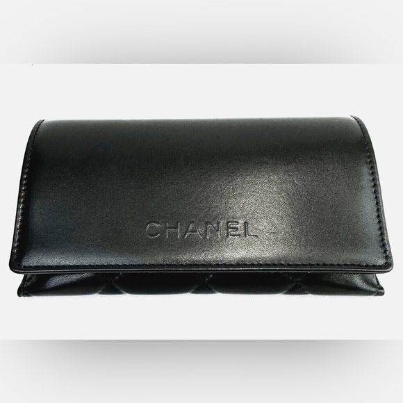 Chanel quilted leather empty sunglasses magnetic closure case - Picture 1 of 12